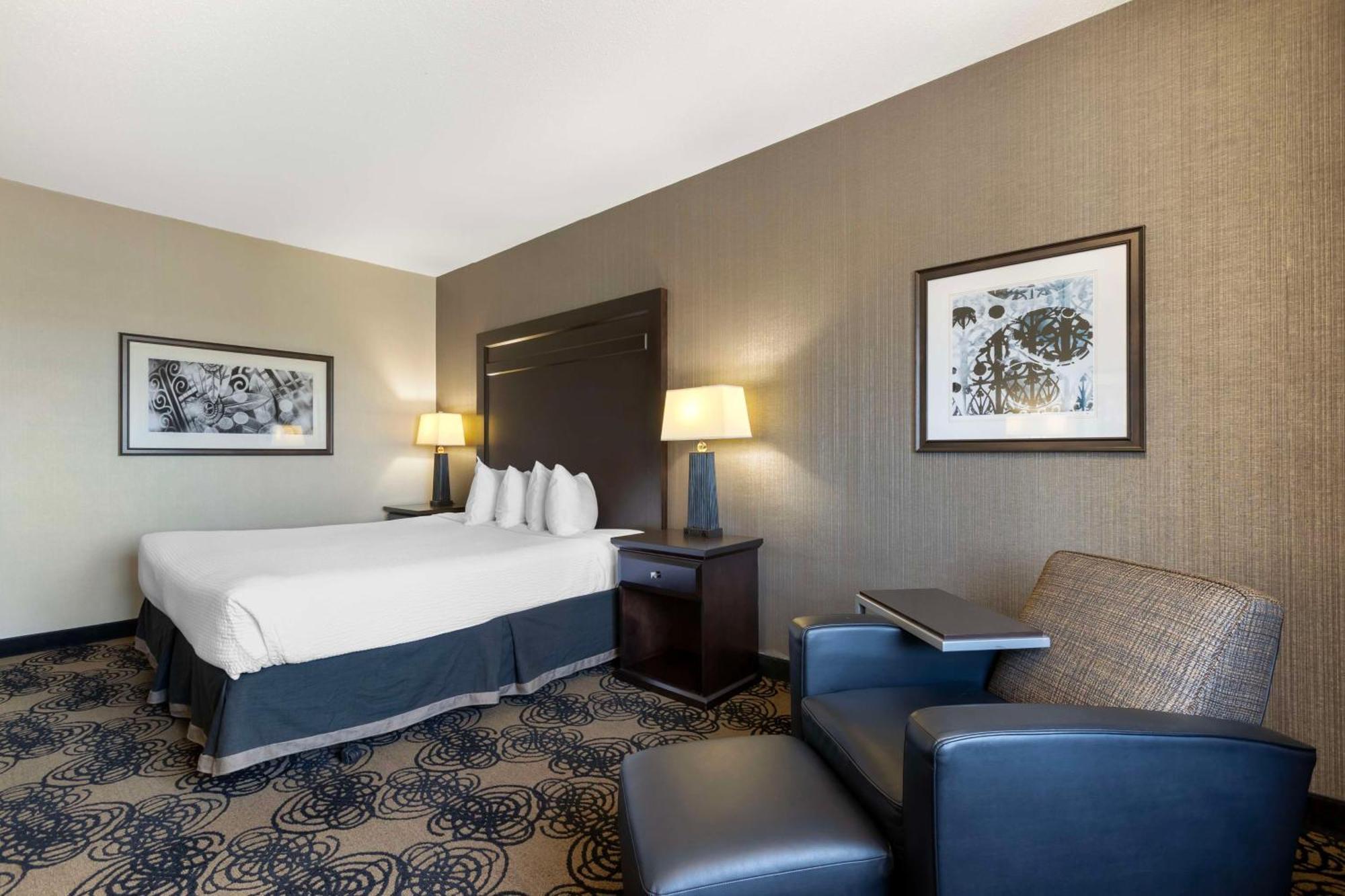 אומהה Best Western Plus Midwest Inn מראה חיצוני תמונה