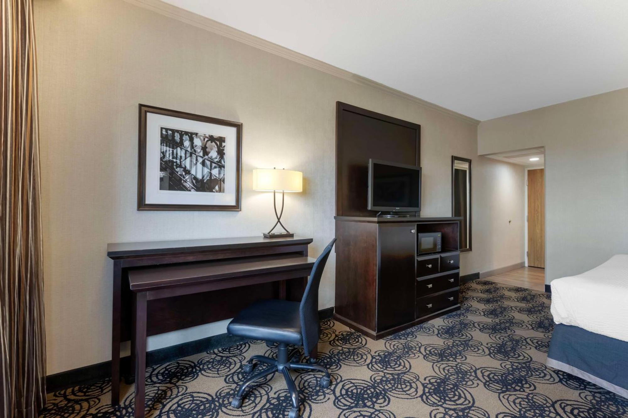 אומהה Best Western Plus Midwest Inn מראה חיצוני תמונה