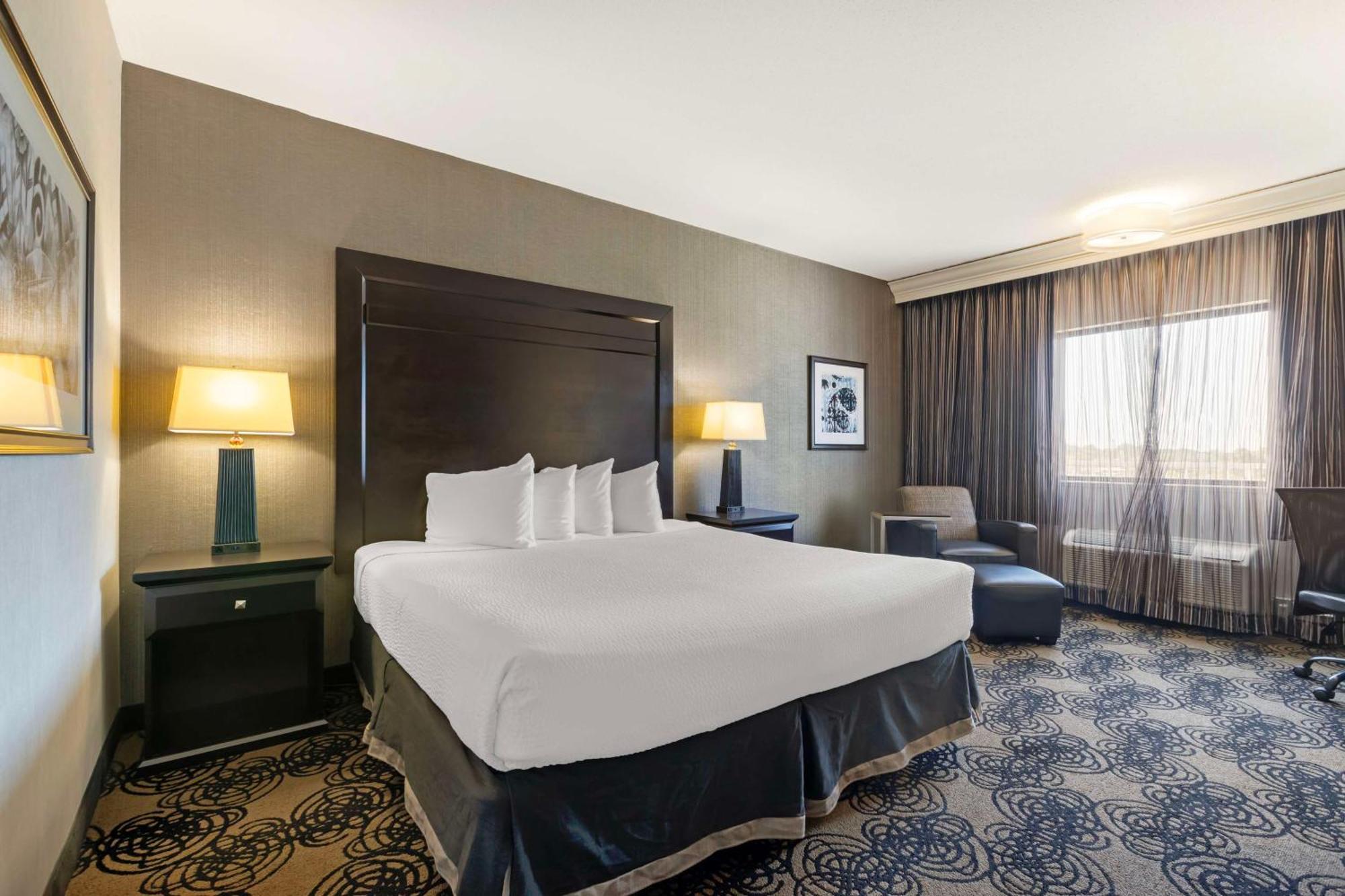 אומהה Best Western Plus Midwest Inn מראה חיצוני תמונה